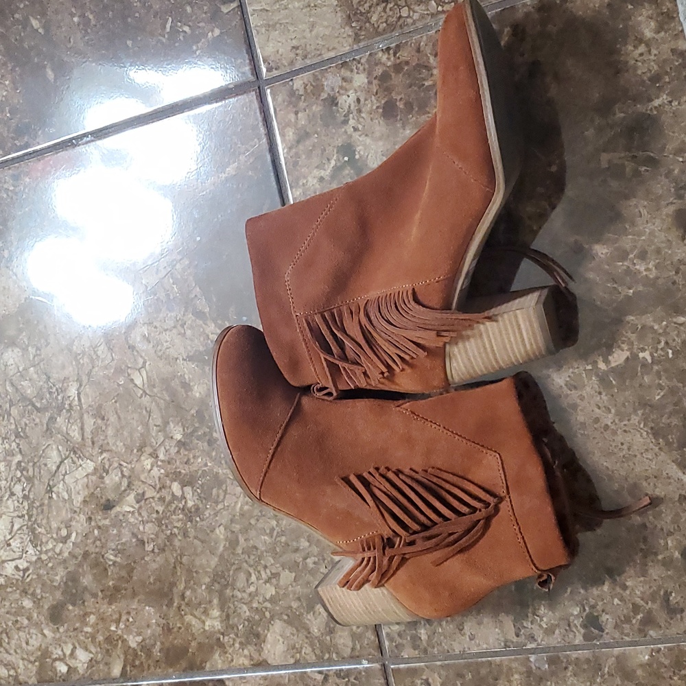 Tom's Suede Booties
